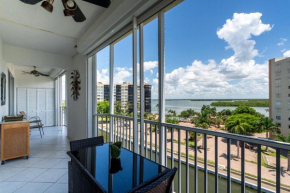 Beachside Condo w/ Pool, Lanai & Walk to Beach
